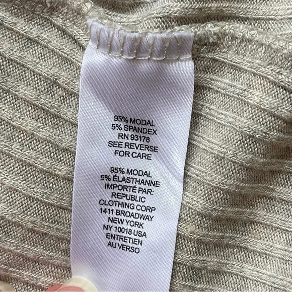 Elie Tahari ribbed short sleeve tee basic for capsule wardrobe beige size S - Picture 6 of 7